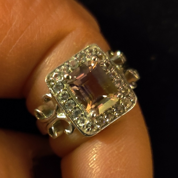 Ring authentic - Picture 1 of 4